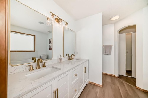 58 Panatella Lane Nw, Calgary, AB - Indoor Photo Showing Bathroom