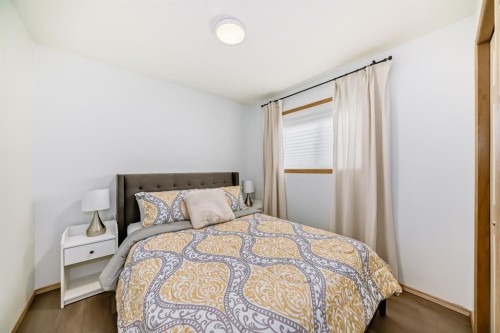 58 Panatella Lane Nw, Calgary, AB - Indoor Photo Showing Bedroom