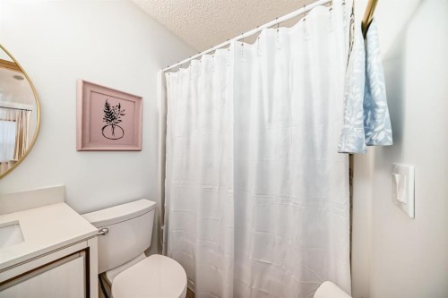 58 Panatella Lane Nw, Calgary, AB - Indoor Photo Showing Bathroom