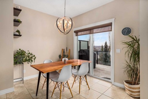 40 Heritage Hill, Cochrane, AB - Indoor Photo Showing Dining Room