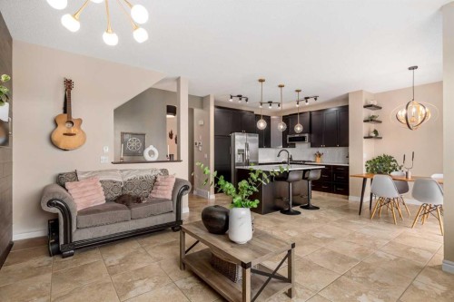 40 Heritage Hill, Cochrane, AB - Indoor Photo Showing Living Room