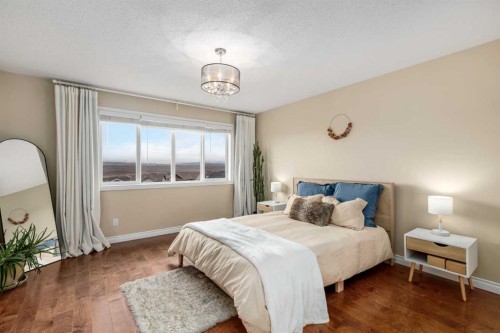 40 Heritage Hill, Cochrane, AB - Indoor Photo Showing Bedroom
