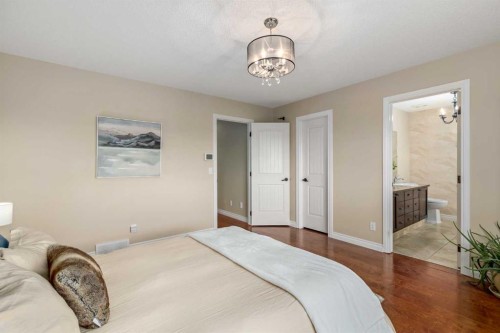 40 Heritage Hill, Cochrane, AB - Indoor Photo Showing Bedroom