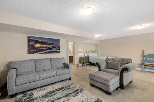 40 Heritage Hill, Cochrane, AB - Indoor Photo Showing Living Room