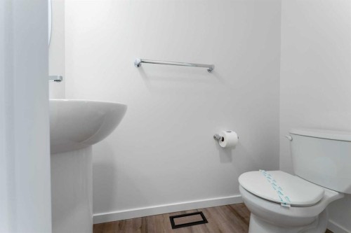 1170 148 Avenue Nw, Calgary, AB - Indoor Photo Showing Bathroom