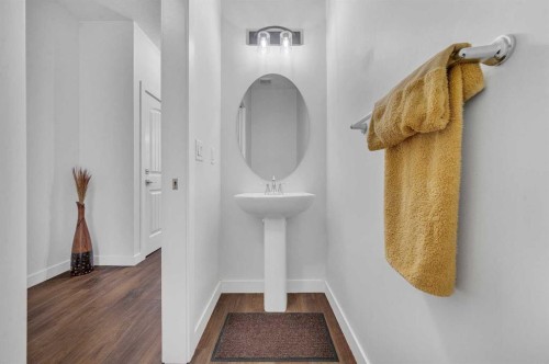 165 Hotchkiss Way Se, Calgary, AB - Indoor Photo Showing Other Room