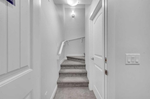 165 Hotchkiss Way Se, Calgary, AB - Indoor Photo Showing Other Room