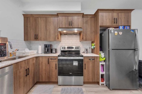 165 Hotchkiss Way Se, Calgary, AB - Indoor Photo Showing Kitchen