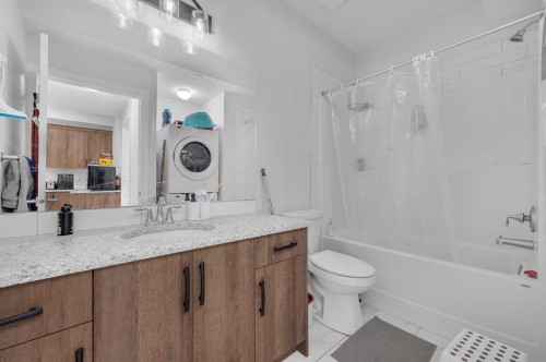 165 Hotchkiss Way Se, Calgary, AB - Indoor Photo Showing Bathroom