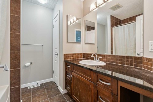 22 Auburn Bay View Se, Calgary, AB - Indoor Photo Showing Bathroom