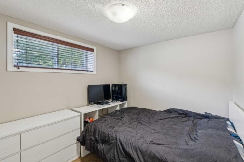22 Auburn Bay View Se, Calgary, AB - Indoor Photo Showing Bedroom