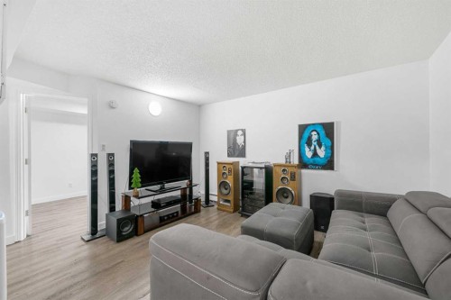 205-4328 4 Street Nw, Calgary, AB - Indoor Photo Showing Living Room
