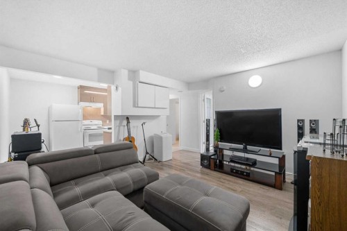205-4328 4 Street Nw, Calgary, AB - Indoor Photo Showing Living Room
