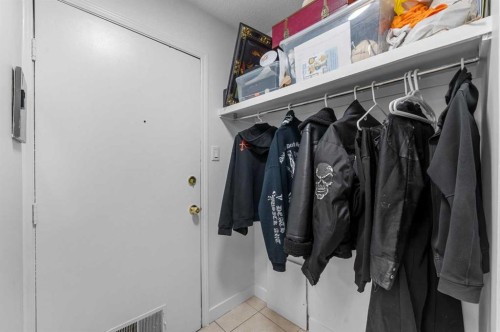 205-4328 4 Street Nw, Calgary, AB - Indoor With Storage