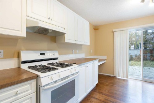 29 Spring Crescent Sw, Calgary, AB - Indoor Photo Showing Kitchen