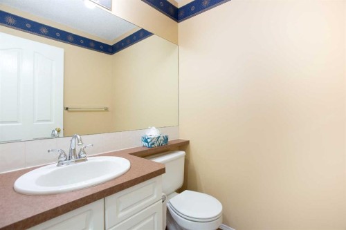 29 Spring Crescent Sw, Calgary, AB - Indoor Photo Showing Bathroom