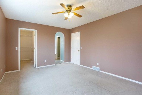29 Spring Crescent Sw, Calgary, AB - Indoor Photo Showing Other Room