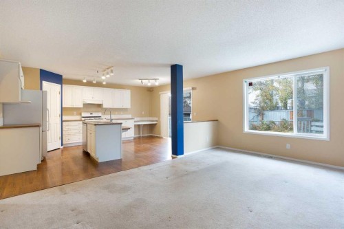 29 Spring Crescent Sw, Calgary, AB - Indoor Photo Showing Kitchen