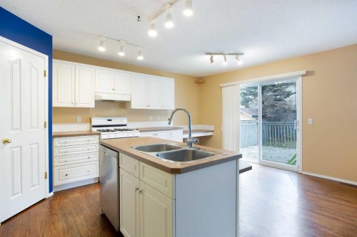 29 Spring Crescent Sw, Calgary, AB - Indoor Photo Showing Kitchen With Double Sink