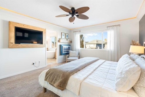 163 Cranarch Landing Se, Calgary, AB - Indoor Photo Showing Bedroom