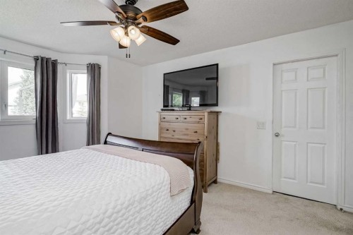 47 Harvest Glen Rise Ne, Calgary, AB - Indoor Photo Showing Bedroom