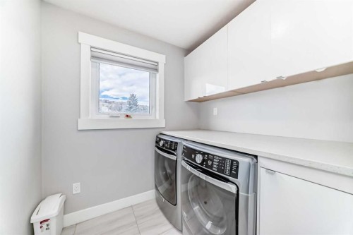 4640 15 Avenue Nw, Calgary, AB - Indoor Photo Showing Laundry Room