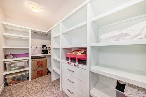4640 15 Avenue Nw, Calgary, AB - Indoor With Storage