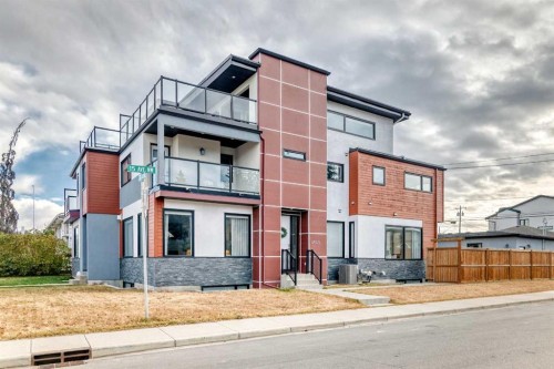 4640 15 Avenue Nw, Calgary, AB - Outdoor With Balcony