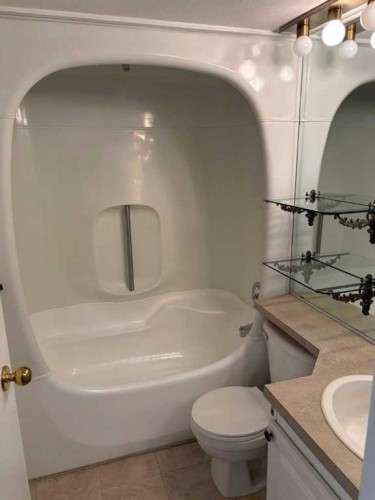 15-821 3 Avenue Sw, Calgary, AB - Indoor Photo Showing Bathroom