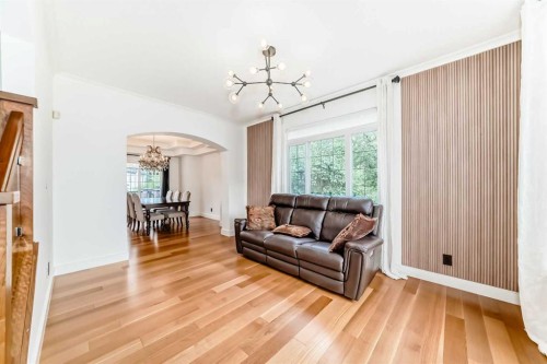 2 Tuscany Estates Crescent Nw, Calgary, AB - Indoor Photo Showing Living Room