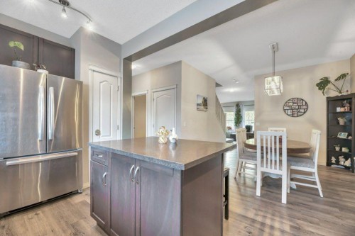 32 Copperpond Heights Se, Calgary, AB - Indoor Photo Showing Kitchen
