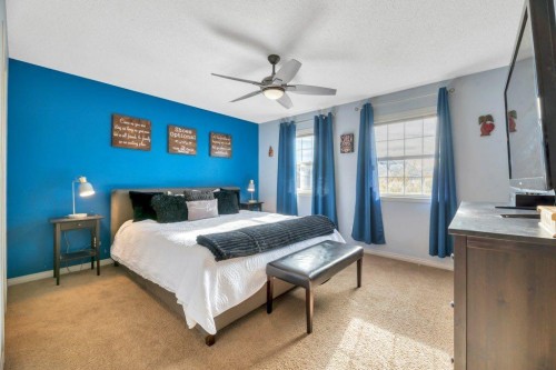 32 Copperpond Heights Se, Calgary, AB - Indoor Photo Showing Bedroom