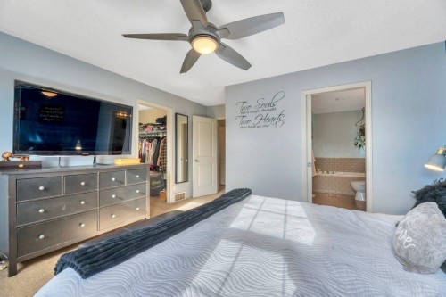 32 Copperpond Heights Se, Calgary, AB - Indoor Photo Showing Bedroom