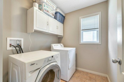 32 Copperpond Heights Se, Calgary, AB - Indoor Photo Showing Laundry Room