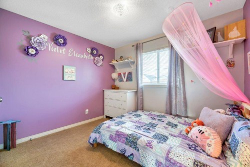 32 Copperpond Heights Se, Calgary, AB - Indoor Photo Showing Bedroom