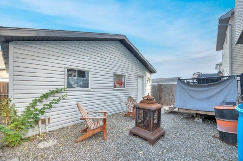 32 Copperpond Heights Se, Calgary, AB - Outdoor With Exterior