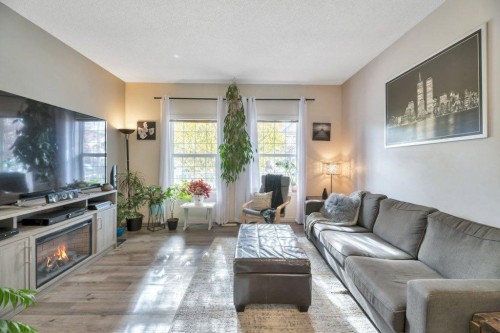 32 Copperpond Heights Se, Calgary, AB - Indoor Photo Showing Living Room