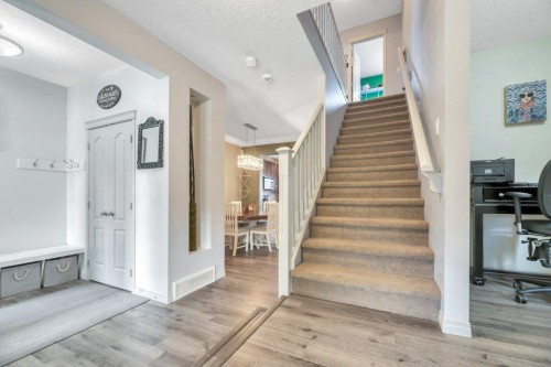 32 Copperpond Heights Se, Calgary, AB - Indoor Photo Showing Other Room