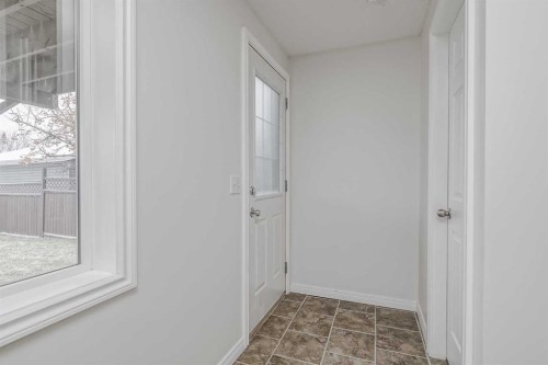 4 Bridleridge Circle Sw, Calgary, AB - Indoor Photo Showing Other Room