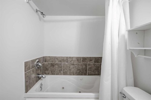 4 Bridleridge Circle Sw, Calgary, AB - Indoor Photo Showing Bathroom