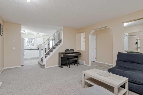 4 Bridleridge Circle Sw, Calgary, AB - Indoor Photo Showing Living Room