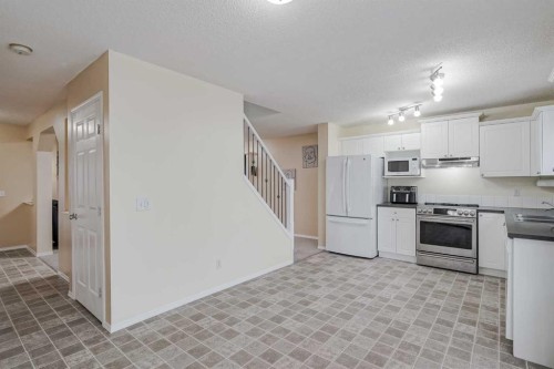 4 Bridleridge Circle Sw, Calgary, AB - Indoor Photo Showing Kitchen