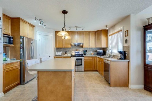 184 Cimarron Park Circle, Okotoks, AB - Indoor Photo Showing Kitchen