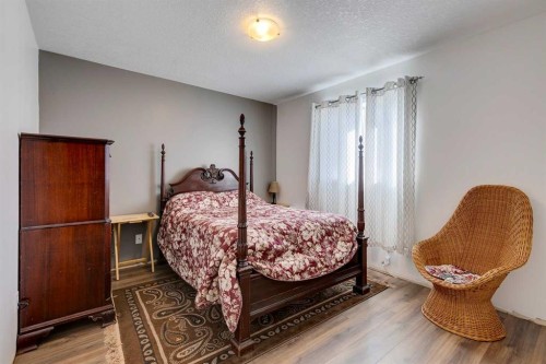 184 Cimarron Park Circle, Okotoks, AB - Indoor Photo Showing Bedroom