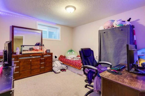 184 Cimarron Park Circle, Okotoks, AB - Indoor Photo Showing Bedroom