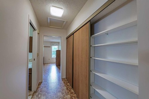 21 Welch Crescent, Okotoks, AB - Indoor Photo Showing Other Room