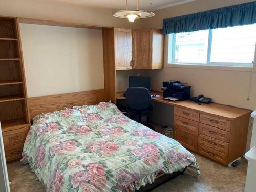 21 Welch Crescent, Okotoks, AB - Indoor Photo Showing Bedroom