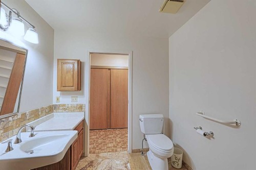 21 Welch Crescent, Okotoks, AB - Indoor Photo Showing Bathroom