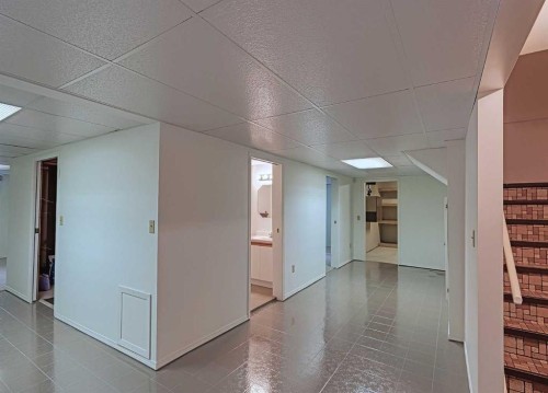 21 Welch Crescent, Okotoks, AB - Indoor Photo Showing Other Room