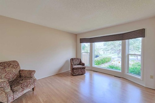 21 Welch Crescent, Okotoks, AB - Indoor Photo Showing Living Room